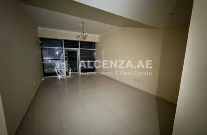 Apartment - 1 Bathroom for rent in Oasis Tower 1 - Dubai Sports City - Dubai