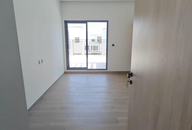 103718402 - Property Image 3