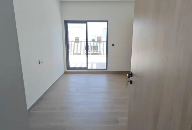 103718402 - Property Image 3