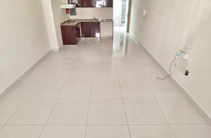 Apartment - Studio - 1 for rent in Al Khan Corniche - Al Khan - Sharjah