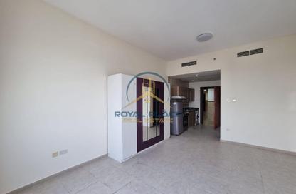 Apartment - Studio - 1 Bathroom for rent in Palace Tower 2 - Palace Towers - Dubai Silicon Oasis - Dubai