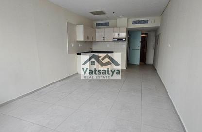 Apartment - Studio - 1 Bathroom for rent in Dubai Investment Park 1 (DIP 1) - Dubai Investment Park (DIP) - Dubai Apartment - Studio - 1 Bathroom for rent in Dubai Investment Park 1 (DIP 1) - Dubai Investment Park (DIP) - Dubai