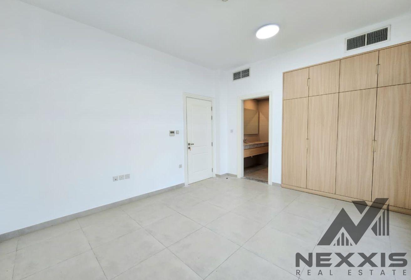 Private Elevator| Well Maintained | Best Price photo 13