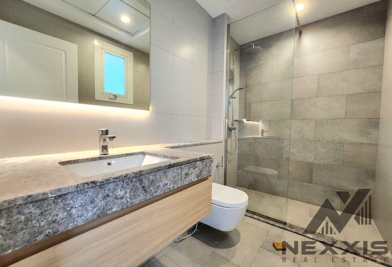 Private Elevator| Well Maintained | Best Price photo 15