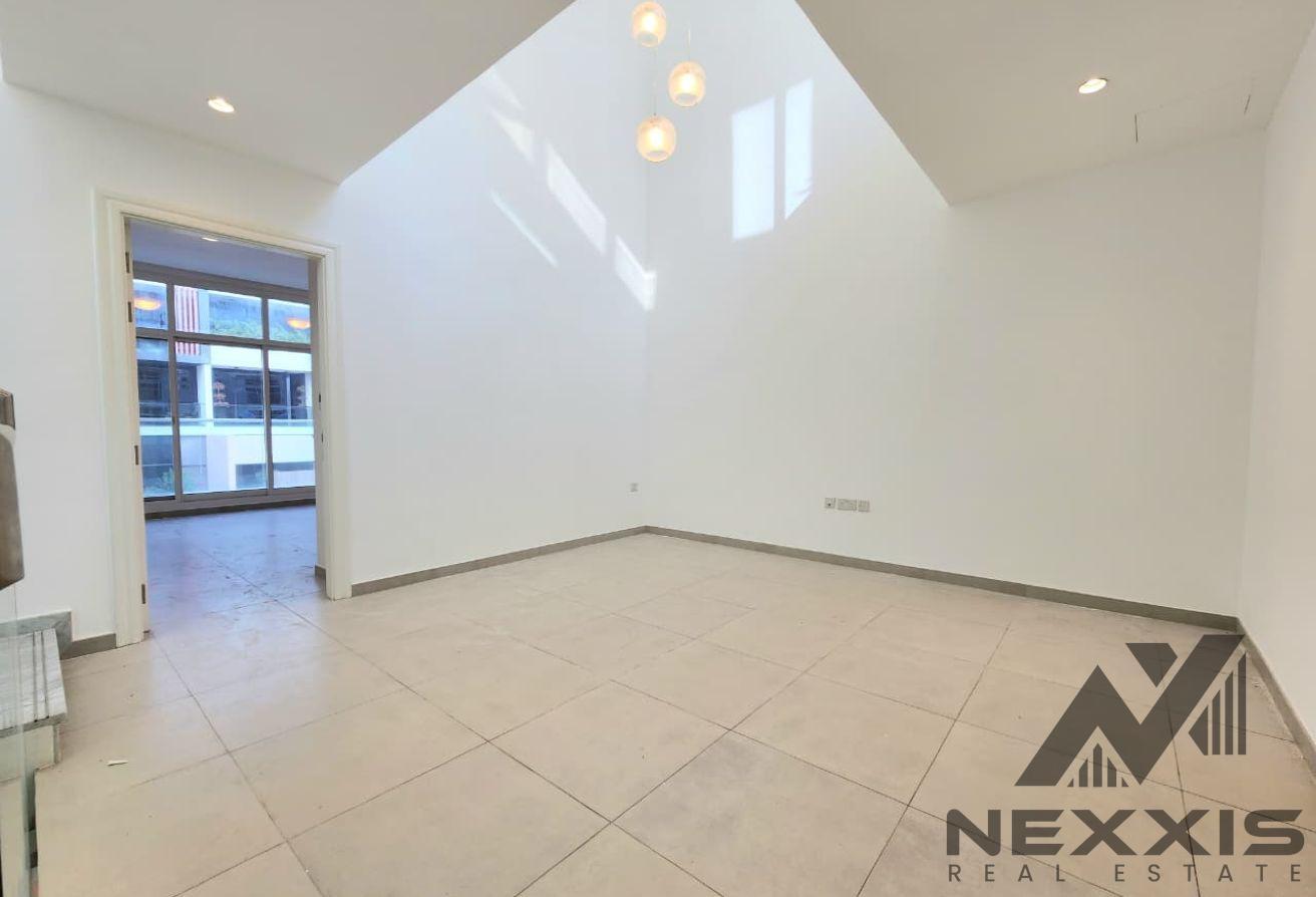 Private Elevator| Well Maintained | Best Price photo 6