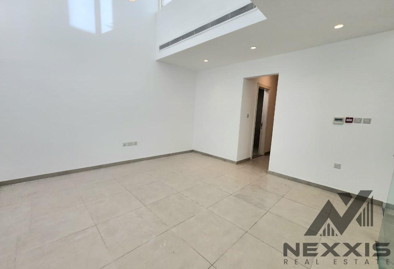 Private Elevator| Well Maintained | Best Price photo 9