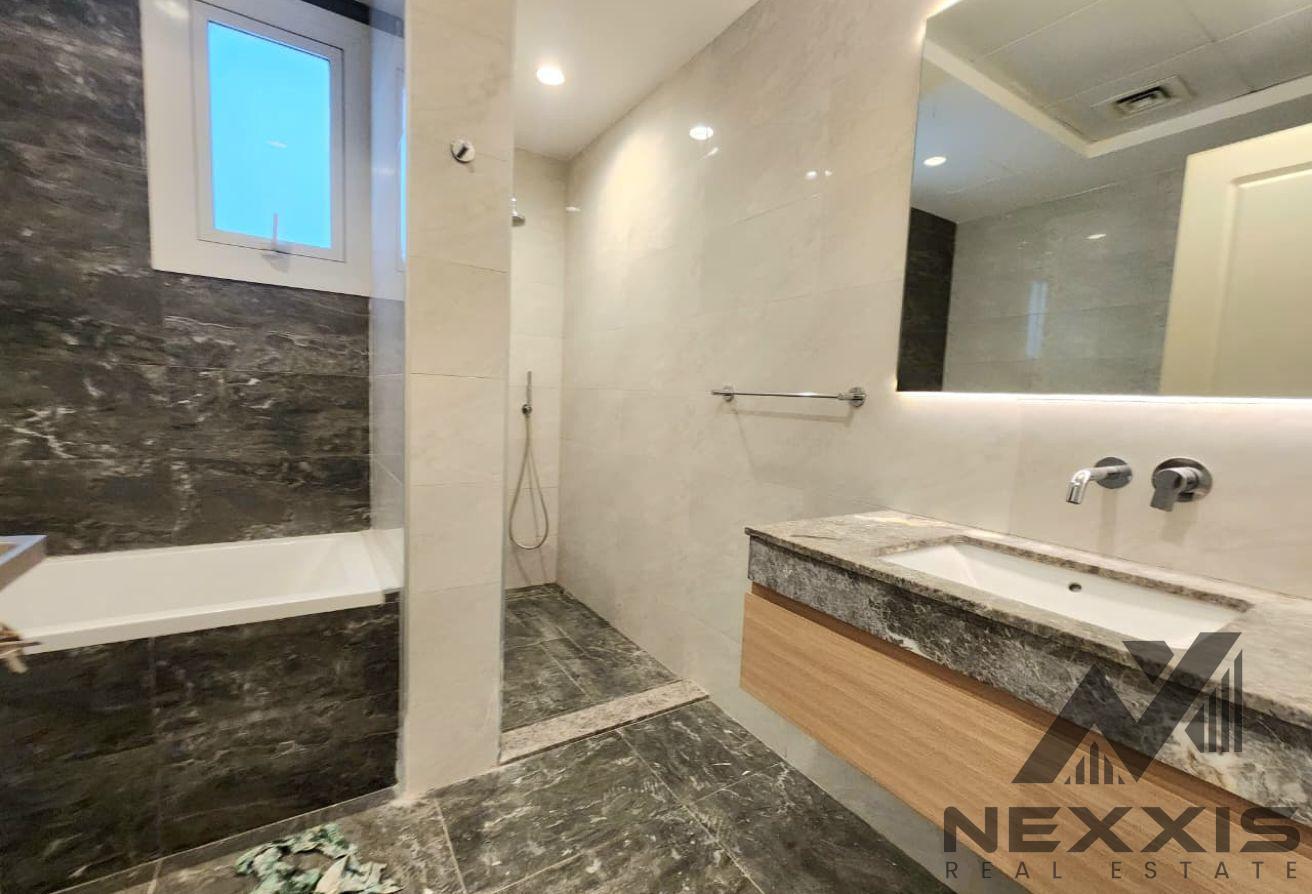 Private Elevator| Well Maintained | Best Price photo 10