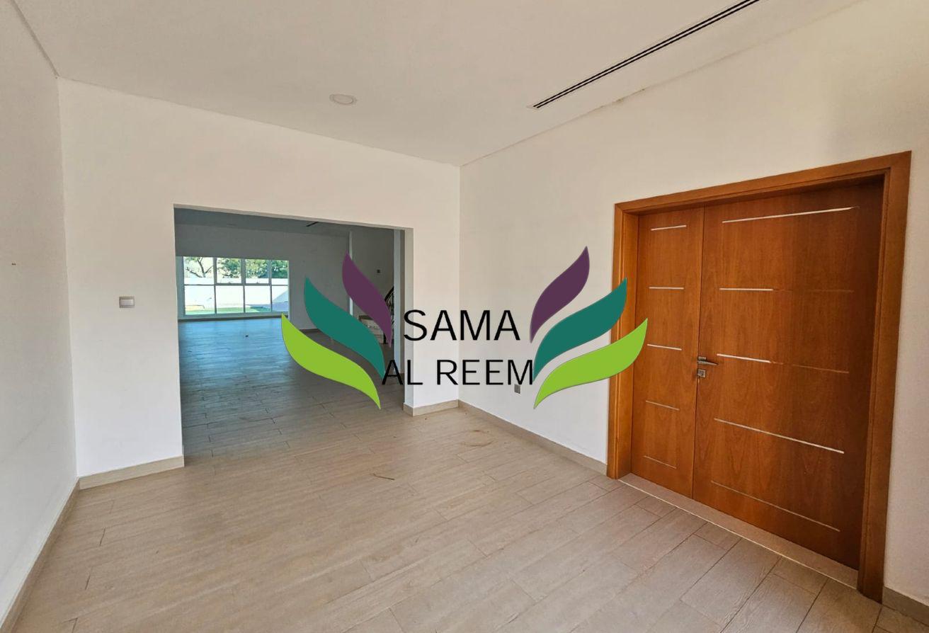 Independent | 5 Bed +Maid Villa +Driver | Garden photo 9
