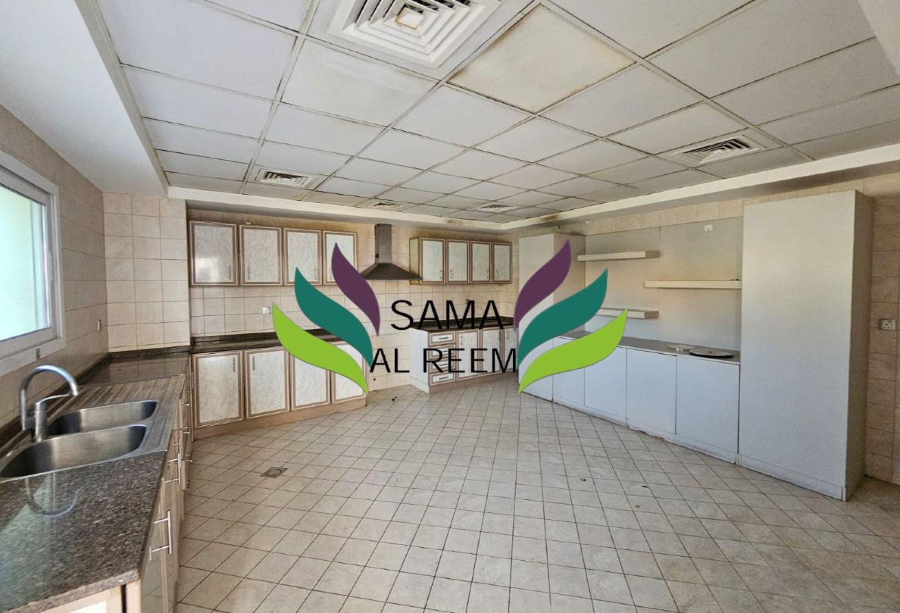 Independent | 5 Bed +Maid Villa +Driver | Garden photo 28