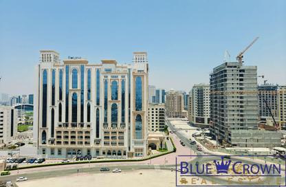 Apartment - 2 Bedrooms - 3 Bathrooms for rent in Bin Suloom Building - Al Jaddaf - Dubai