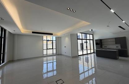 Villa - 4 Bedrooms - 5 Bathrooms for rent in Al Aweer 1 - Al Aweer - Dubai