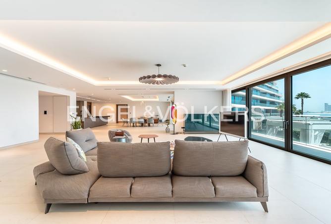 3-bed apartment in Mansion 1 · Beachfront · Beach view — photo 4