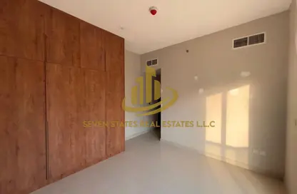 شقة - غرفة نوم - 2 حمامات للبيع في قرية الاميرة - الياسمين - عجمان