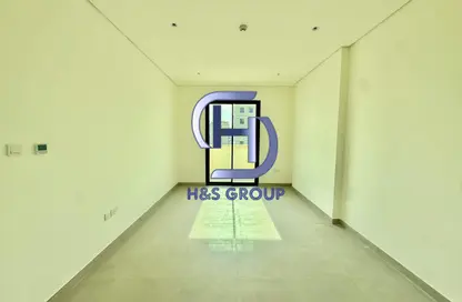 شقة - غرفة نوم - 2 حمامات للايجار في الزاهية 2 - الزاهية - تجارية مويلح - الشارقة