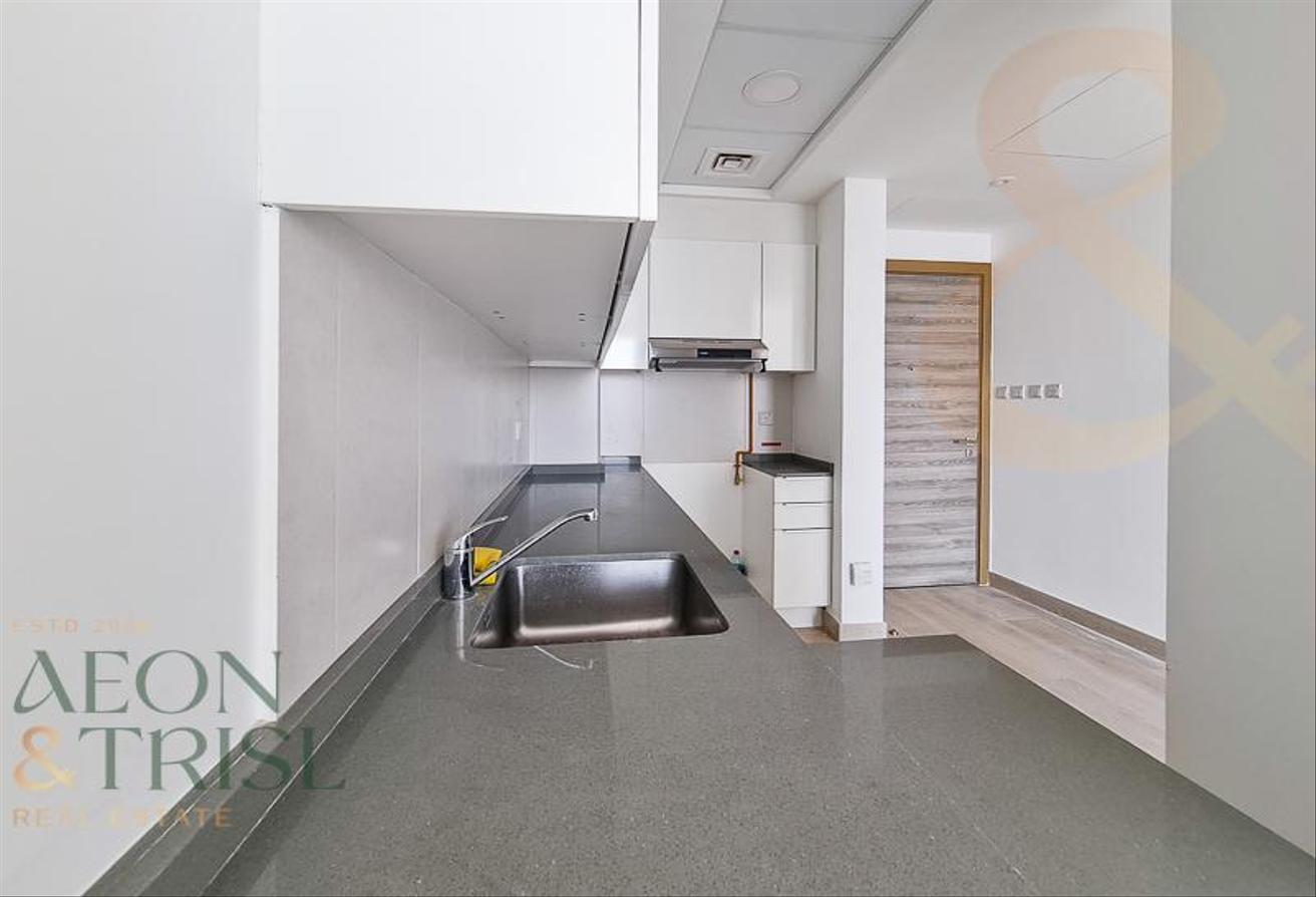 Ready To Move In | Gorgeous Views | Vacant photo 8