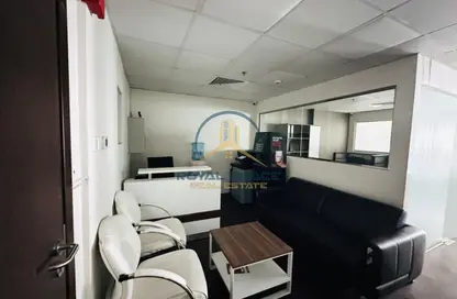 مكتب - 4 غرف نوم - 1 حمام للايجار في برج ريجال - الخليج التجاري - دبي