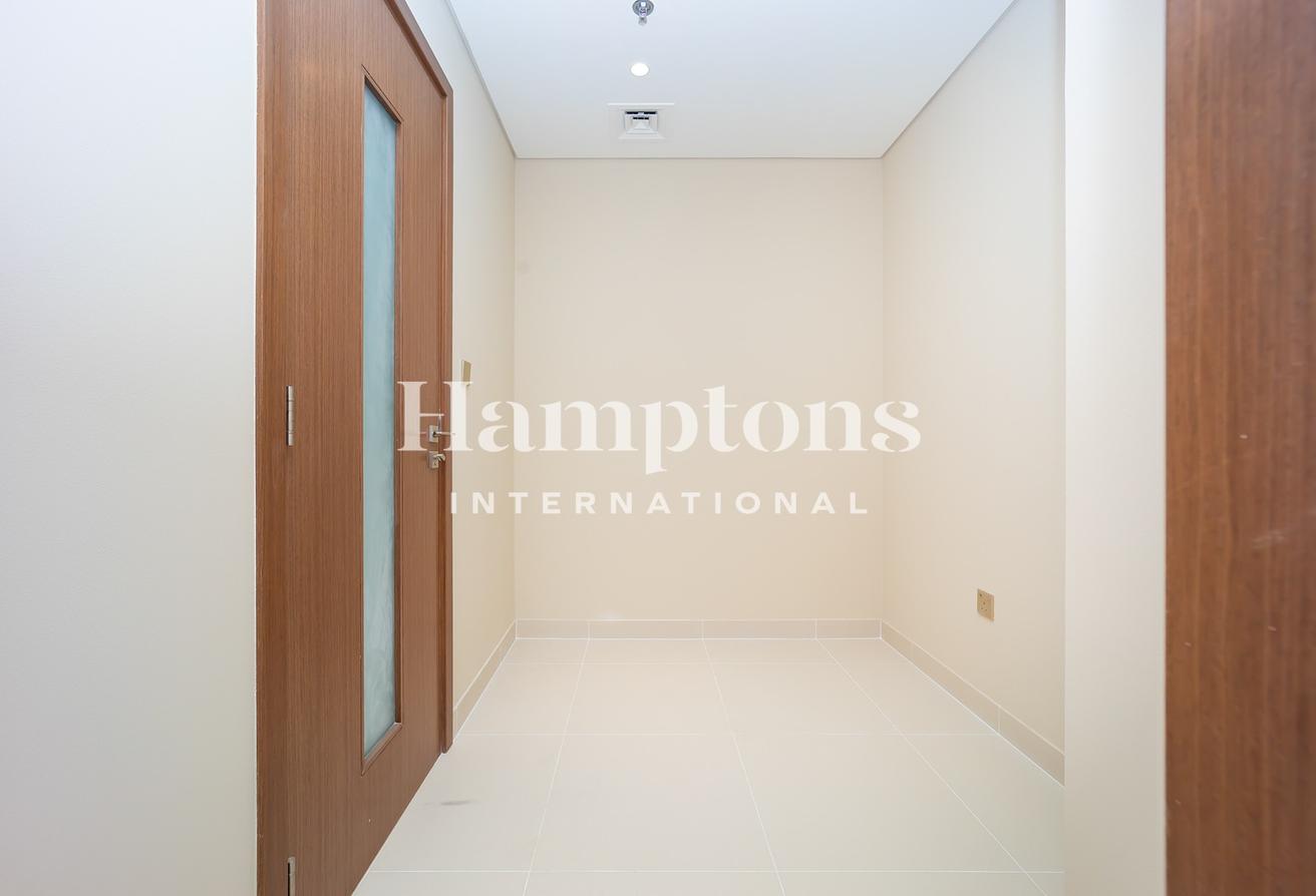 Fully Upgraded- Furnished | Dual Views | Bright photo 21