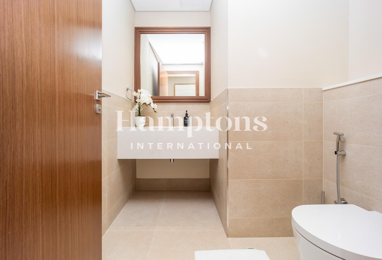 Fully Upgraded- Furnished | Dual Views | Bright photo 24