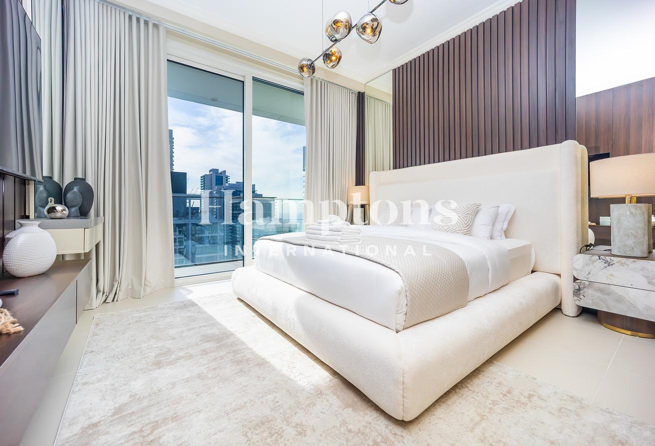 Fully Upgraded- Furnished | Dual Views | Bright photo 10