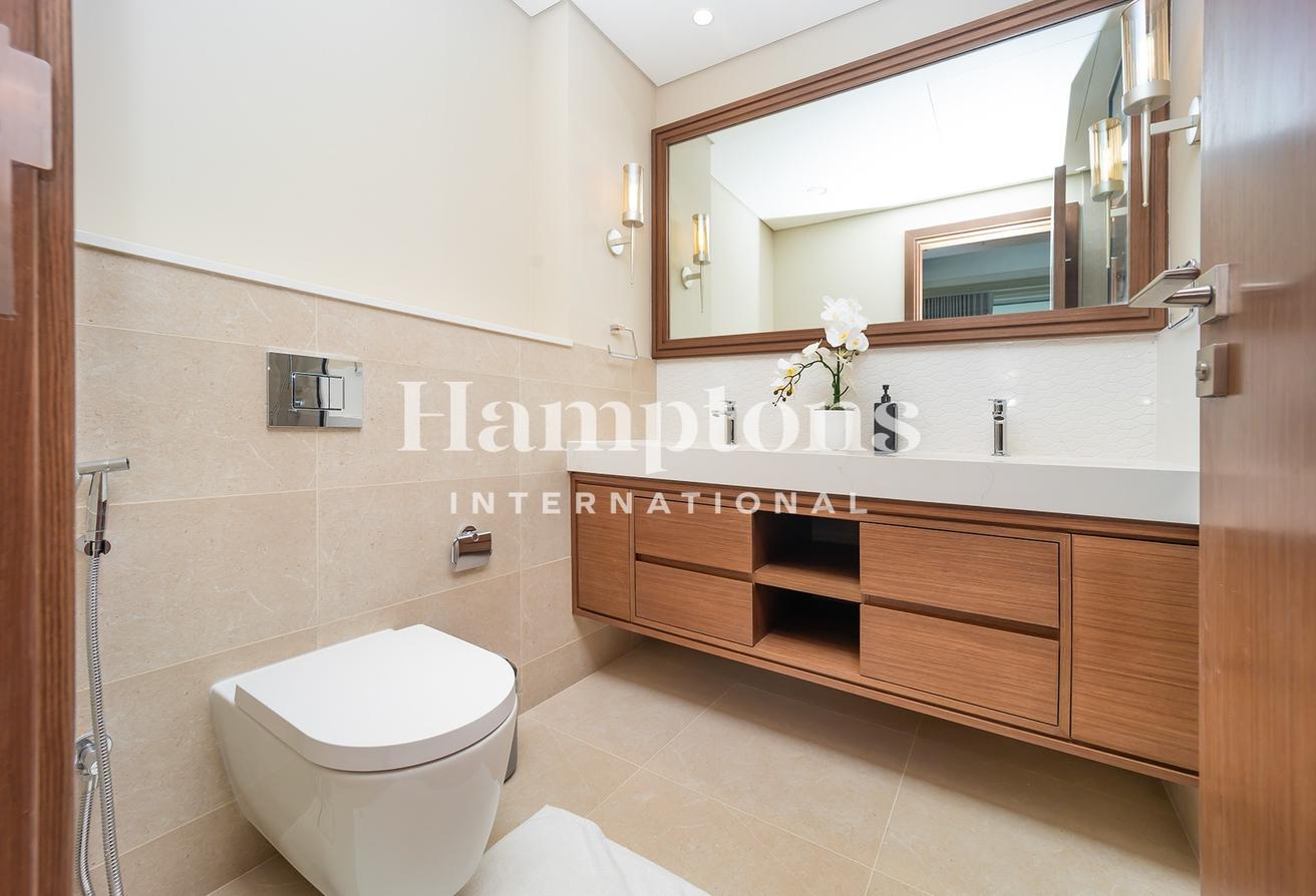 Fully Upgraded- Furnished | Dual Views | Bright photo 23