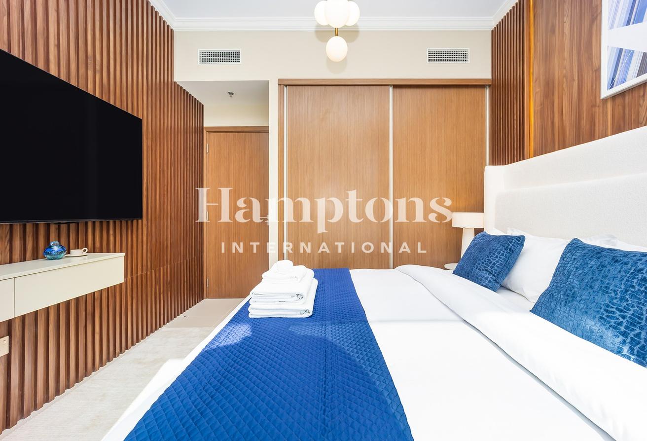 Fully Upgraded- Furnished | Dual Views | Bright photo 17