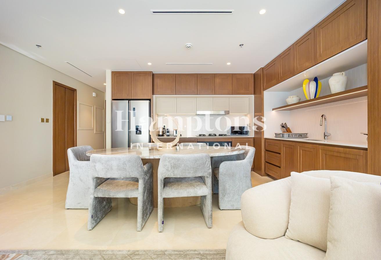 Fully Upgraded- Furnished | Dual Views | Bright photo 8