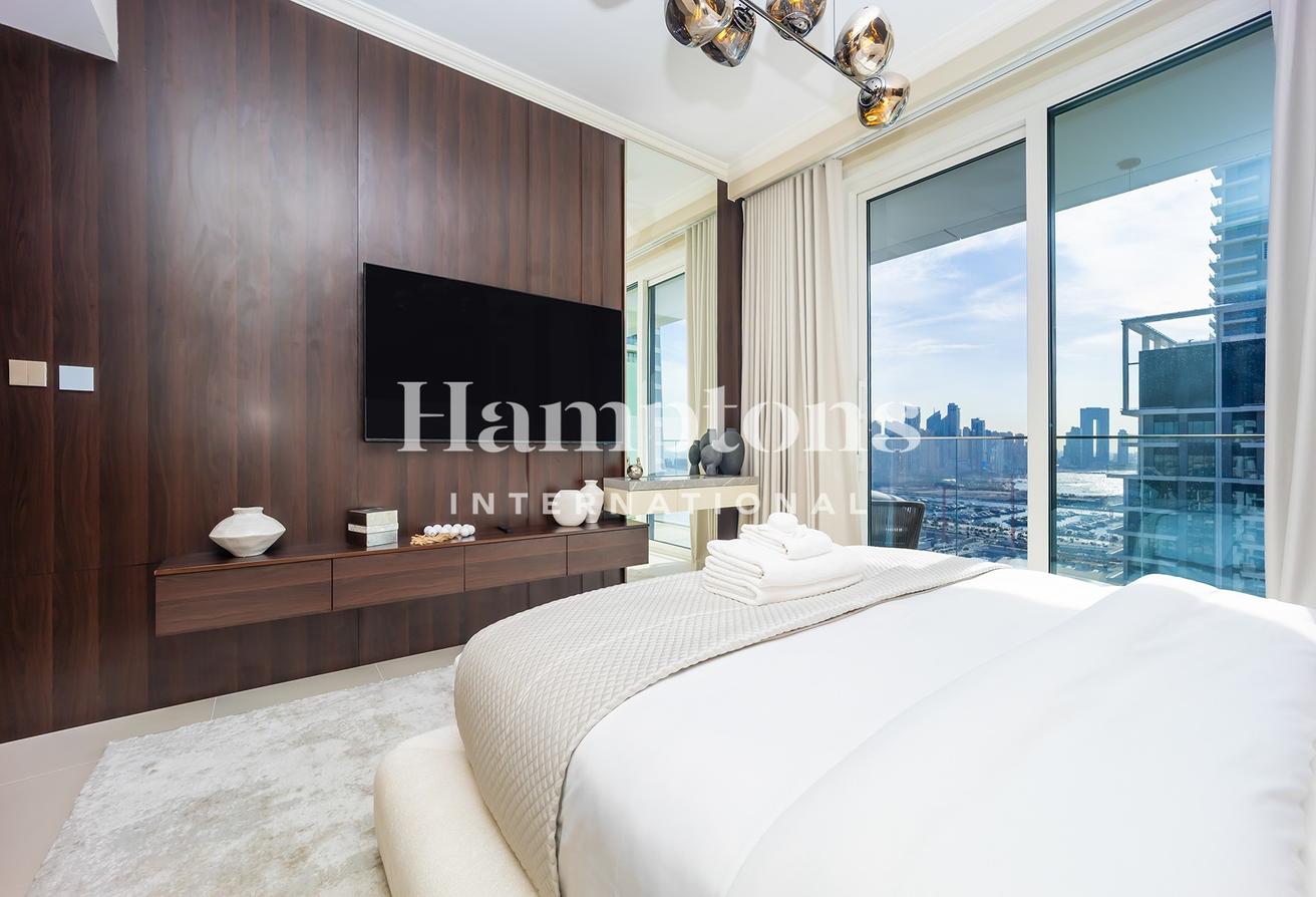 Fully Upgraded- Furnished | Dual Views | Bright photo 11