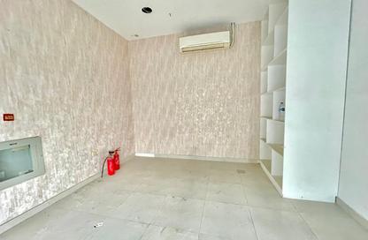 Shop - Studio - 1 Bathroom for rent in Muwaileh - Sharjah