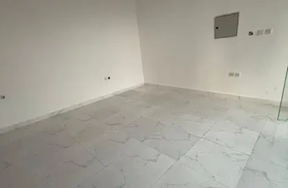 متجر - استوديو للايجار في المجرة - الشرق - الشارقة