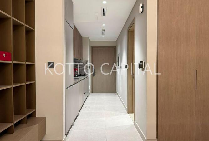 Spacious Studio | Furnished | Vacant photo 3