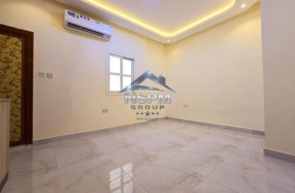 Apartment - Studio - 1 Bathroom for rent in Al Qubaisat - Al Mushrif - Abu Dhabi