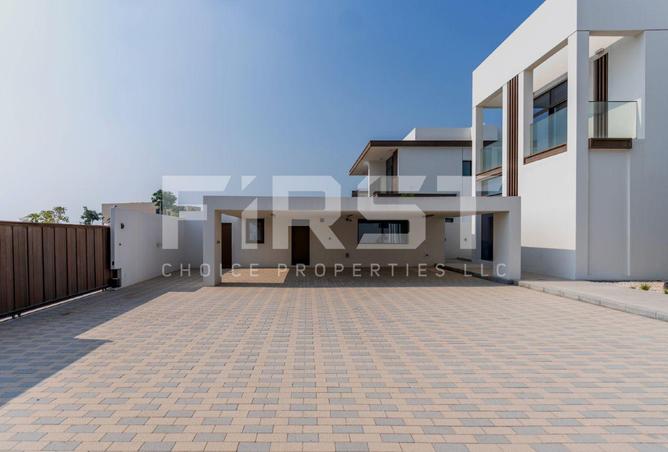 5-bed villa in Nad Al Dhabi — photo 3