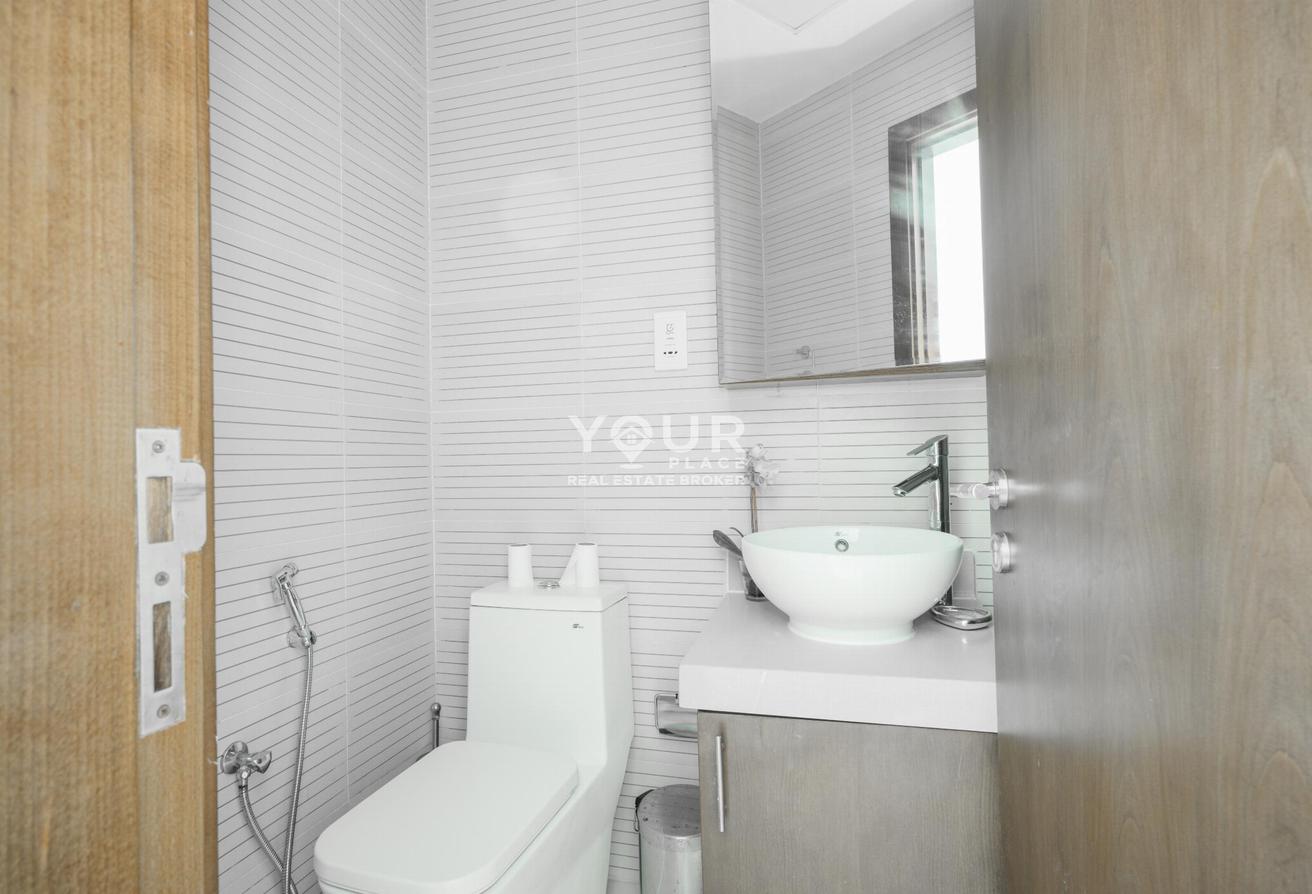 Chiller Free | Fully-Furnished | Canal View photo 7