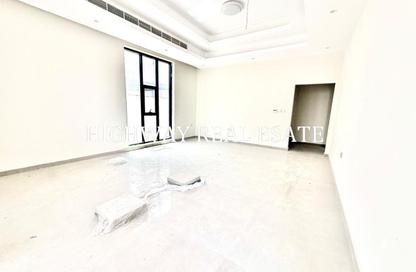 Villa - 4 - 6 for rent in Al Hooshi Villas - Hoshi - Al Badie - Sharjah