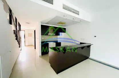 Villa - 2 Bedrooms - 3 Bathrooms for rent in Arabian Style - Al Reef Villas - Al Reef - Abu Dhabi