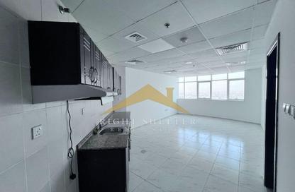 Apartment - Studio - 1 for rent in RAK Tower - Al Seer - Ras Al Khaimah