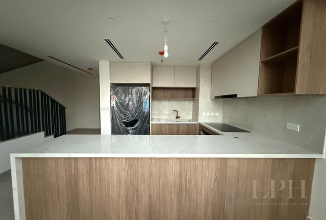 Multiple Options | Corner | Brand New photo 2