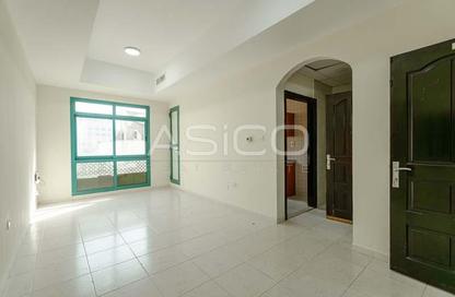 Apartment - 1 Bedroom - 2 Bathrooms for rent in Sultan Lootah Building - Al Muraqqabat - Deira - Dubai