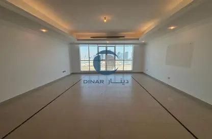 Apartment - 3 Bedrooms - 4 Bathrooms for rent in Al Aryam Tower - Tourist Club Area - Abu Dhabi