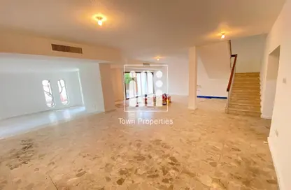 Villa - 4 Bedrooms - 5 Bathrooms for rent in Al Karamah - Abu Dhabi