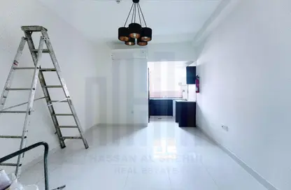 Apartment - 1 Bathroom for rent in 3033 Muwaileh Building - Muwaileh Commercial - Sharjah