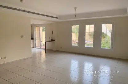 فيلا - 3 غرف نوم - 2 حمامات للايجار في الينابيع 2 - الينابيع - دبي فيلا - 3 غرف نوم - 2 حمامات للايجار في الينابيع 2 - الينابيع - دبي
