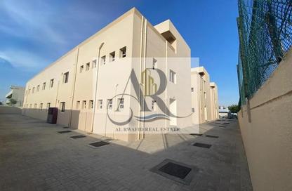 سكن عمال - استوديو - 8 حمامات للايجار في الجرف - عجمان وسط المدينة - عجمان