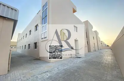 سكن عمال - استوديو - 8 حمامات للايجار في الجرف - عجمان وسط المدينة - عجمان