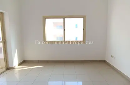 Apartment - 1 Bedroom - 2 Bathrooms for rent in Al Shamsi Building - Al Nahda 1 - Al Nahda - Dubai
