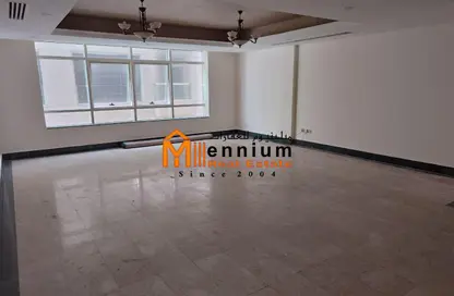 شقة - 3 غرف نوم - 3 حمامات للايجار في برج  المها - المجاز - الشارقة