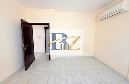 Apartment - 2 - 2 for rent in Fire Station Road - Muwaileh - Sharjah