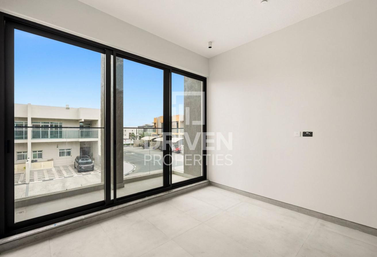 Spacious Single Row Villa | Large Layout photo 6