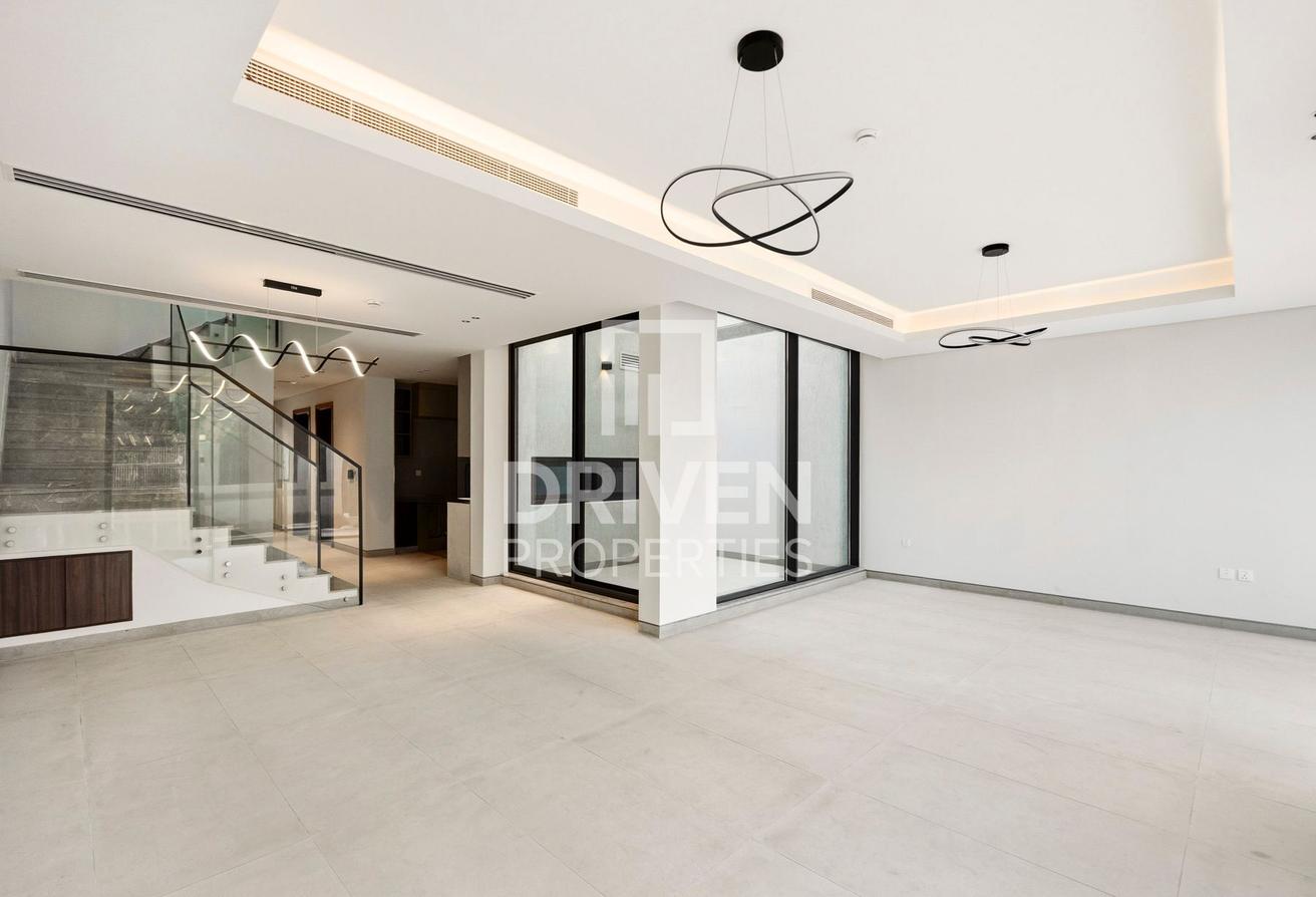Spacious Single Row Villa | Large Layout photo 4