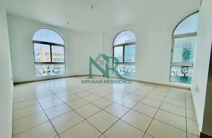 Apartment - 3 Bedrooms - 3 Bathrooms for rent in Al Najda Street - Abu Dhabi